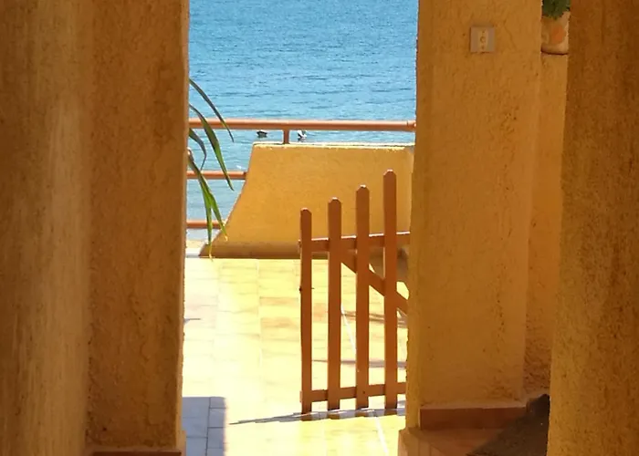 Alekos Houses-waters Edge